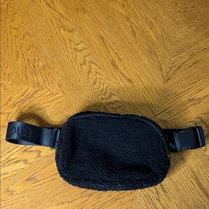 Lole Black Sherpa Mini Belt Bag NWOT